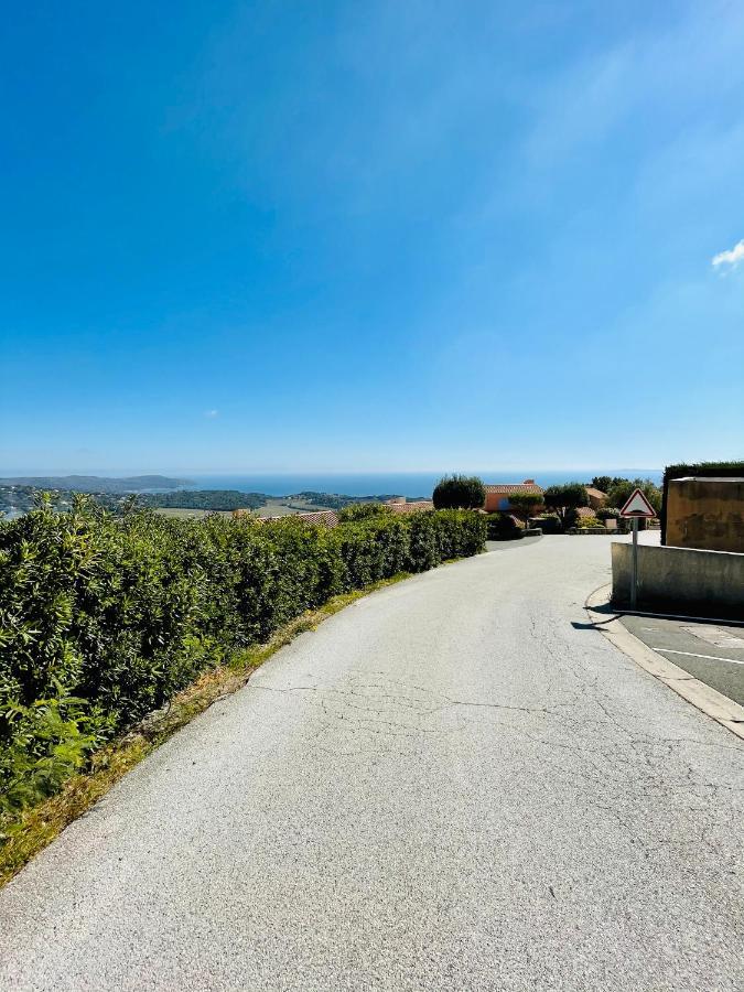 Superbe T2 Avec Vue Mer Et Piscine La Croix-Valmer Esterno foto